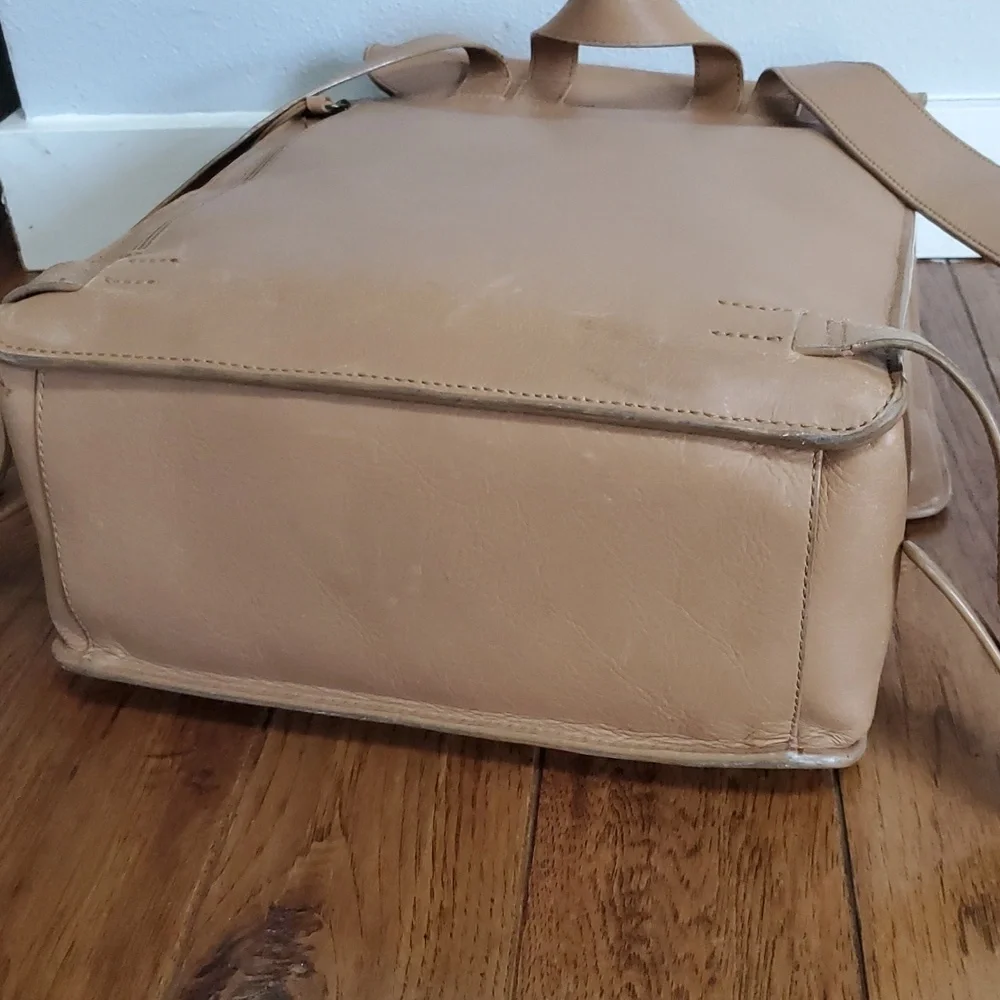 Gathre pebbled leather